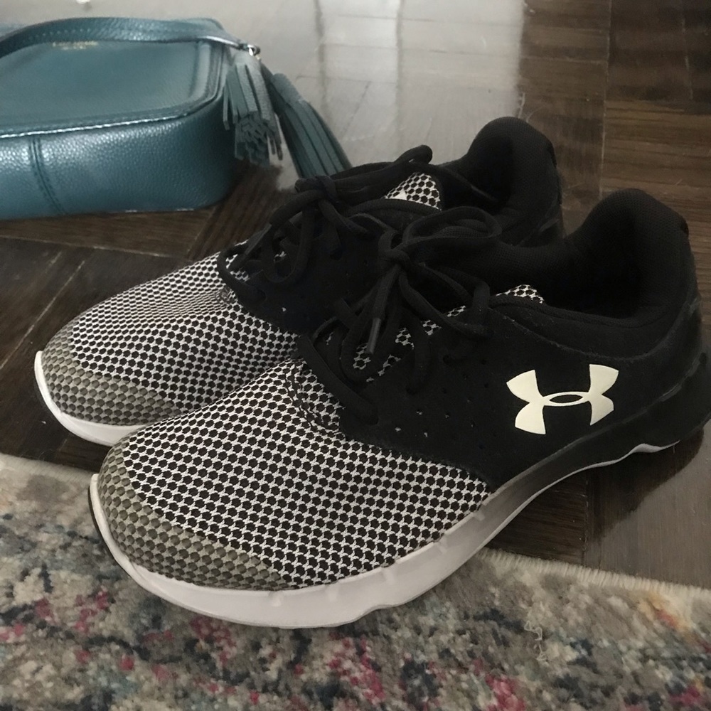 Under Armour Youth Sneaker Size Y6 (US W 8)